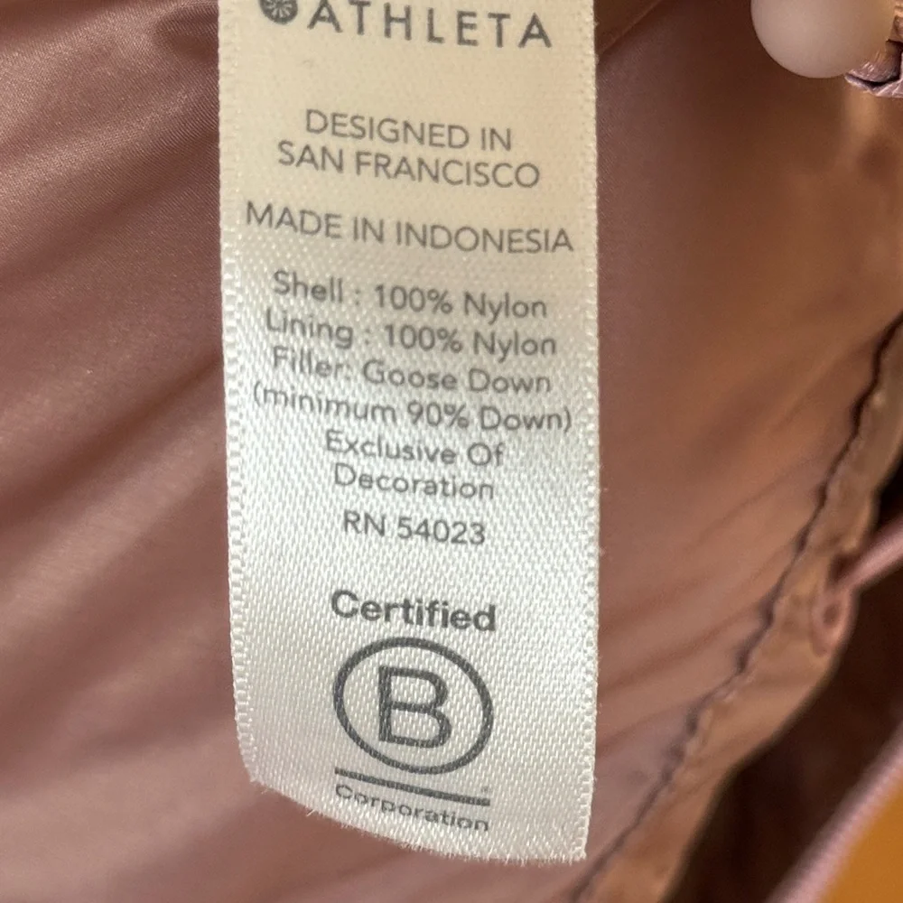 Athleta Mauve Puffer Vest - Picture 4 of 4